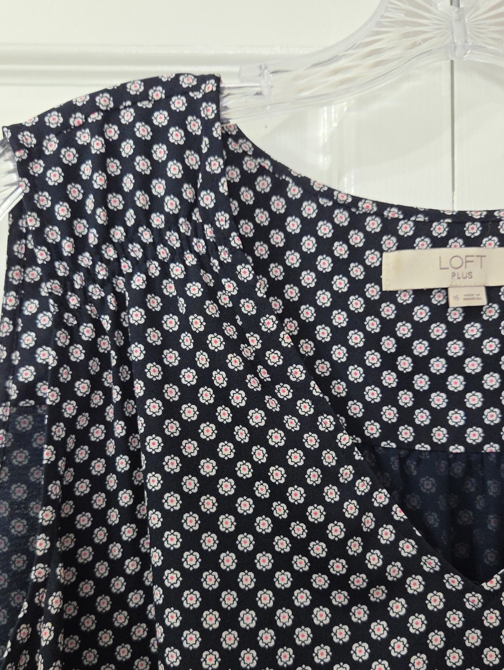 LOFT Plus Navy Floral Print Sleeveless V-Neck Lined Top, Size 16/XL